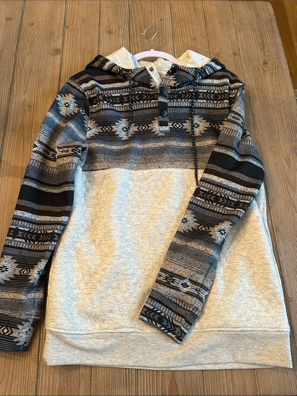 Buckle Men's Patterned Pullover Hoodie in Gray and Black